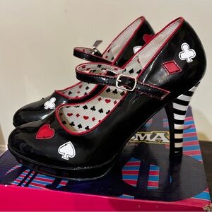 Fantasma Queen of Hearts Mary Jane Heels Size 8M Black Patent Heels w/ Box